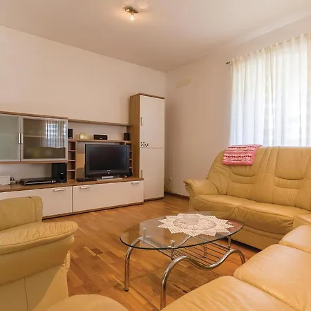 Beautiful In With Kitchen Holiday home *