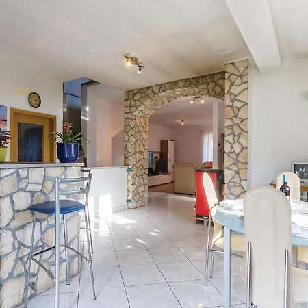 Holiday home Beautiful In With Kitchen