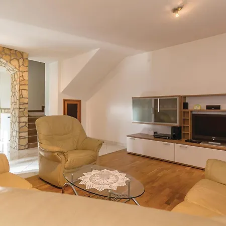 Holiday home Beautiful In With Kitchen Plomin