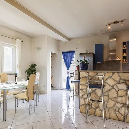 Beautiful In With Kitchen Holiday home