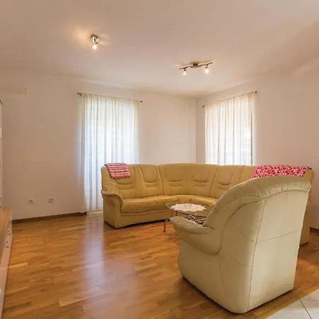 Beautiful In With Kitchen Plomin