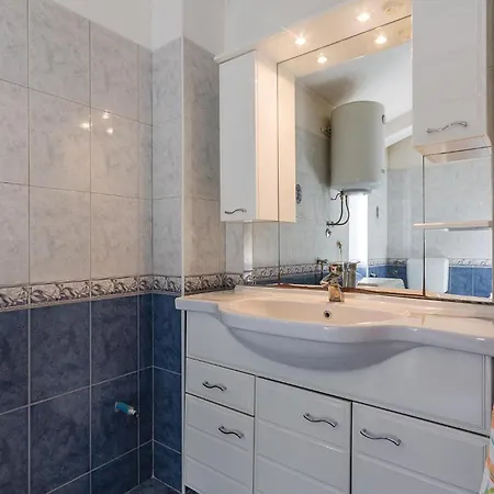 Holiday home Beautiful In With Kitchen Plomin
